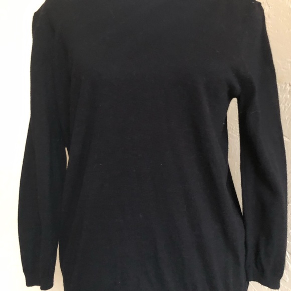 Pearl neckline sweater - Picture 3 of 4